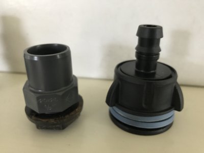 Jämförelse mellan klassisk genomföring i PVC och Hydrogardens lösning.