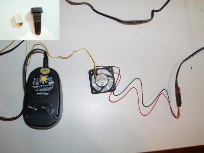 Klipp av ändarna/de delar som ej sitter fast i fläkt eller nätadapter.