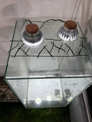 Det behövs två snitt i taket.